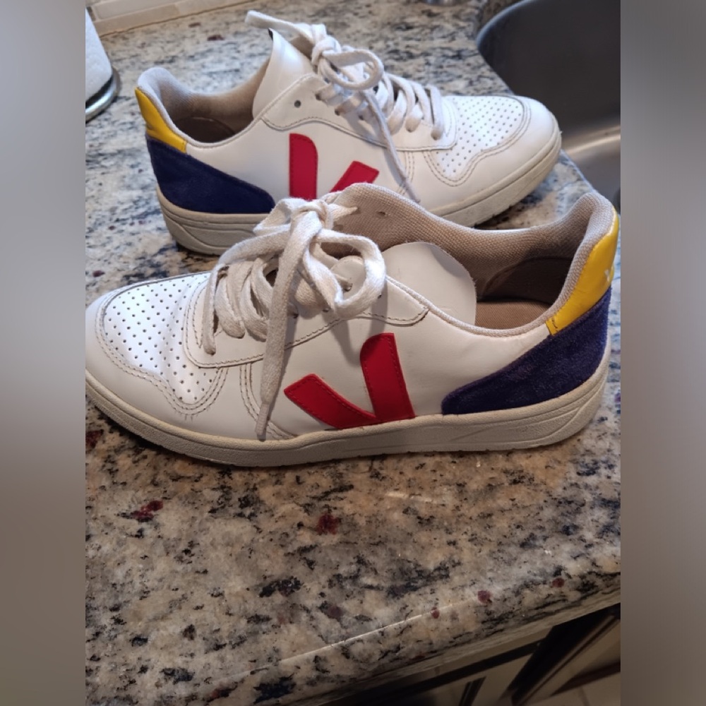 VEJA V-10 Women’s Pekin Sneakers - SZ 6